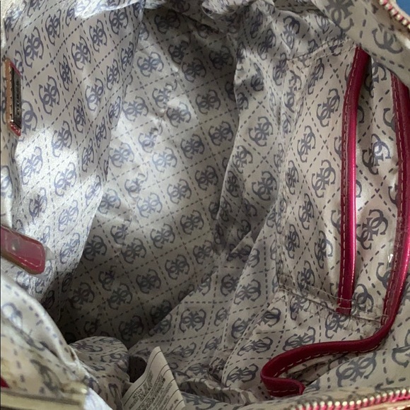 🌿 Fuchsia Guess Purse - Picture 3 of 3